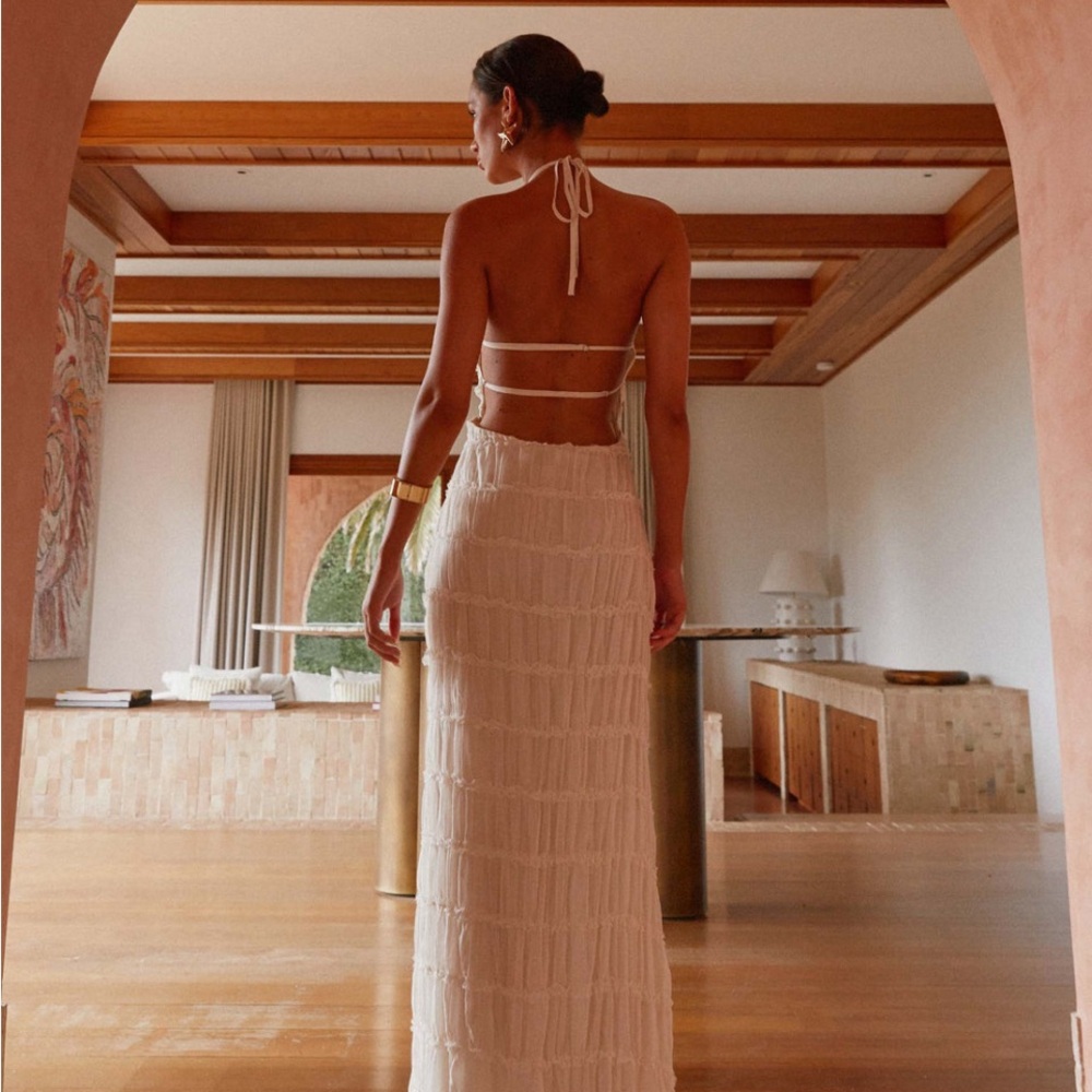 Elegant White Maxi Dress - Picture 3 of 3